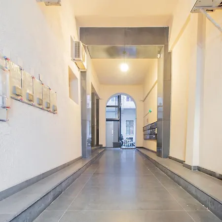 Kalvin 2bdr With Ac Lägenhet Budapest