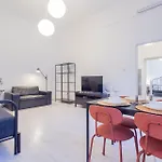 Kalvin 2bdr With Ac Apartment
