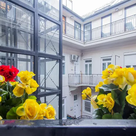 Kalvin 2bdr With Ac Apartment