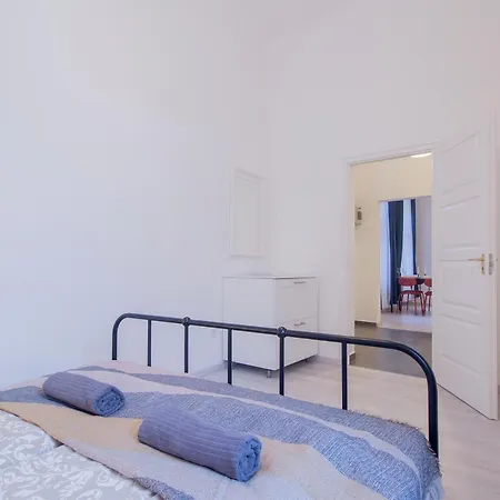 Apartment Kalvin 2bdr With Ac Budapest