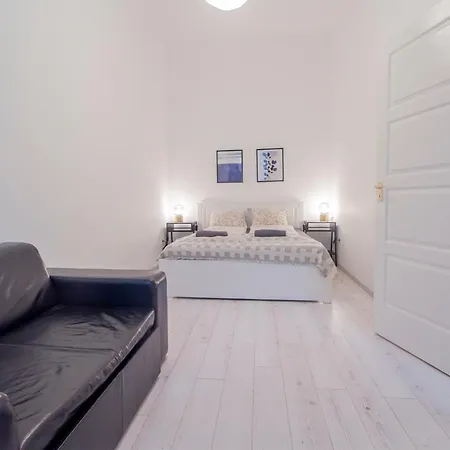 Kalvin 2bdr With Ac Apartment Budapest
