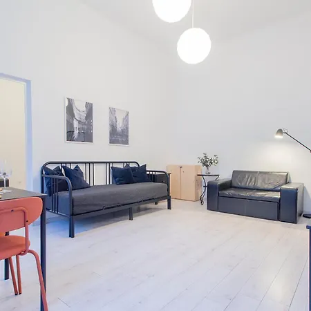 Kalvin 2bdr With Ac Apartment