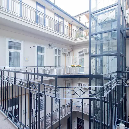 Kalvin 2bdr With Ac Apartment *