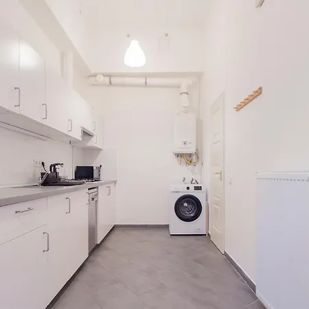 Apartment Kalvin 2bdr With Ac Budapest